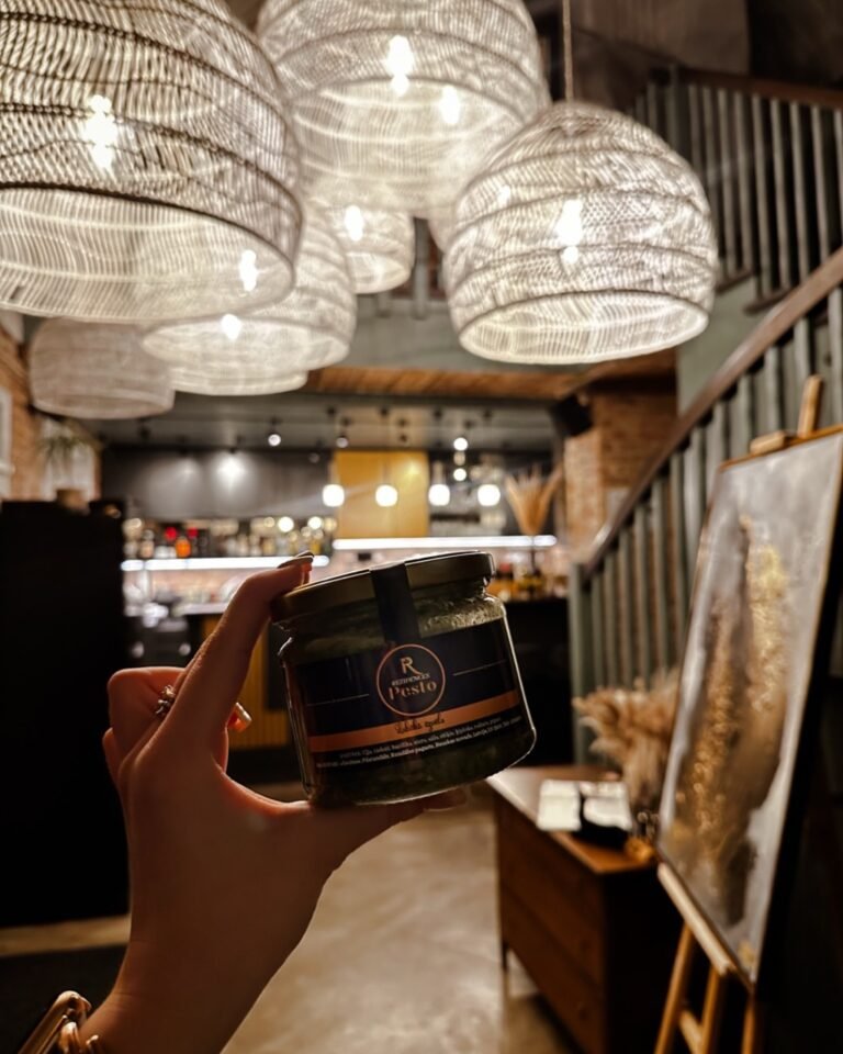 Instagram post from restoransrezidence. This post is in position 8.